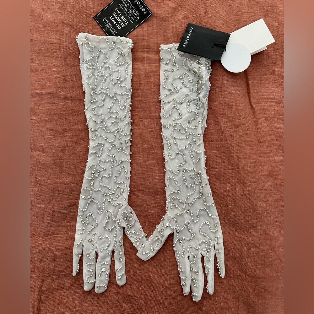 Retrofete, new white gloves, one size